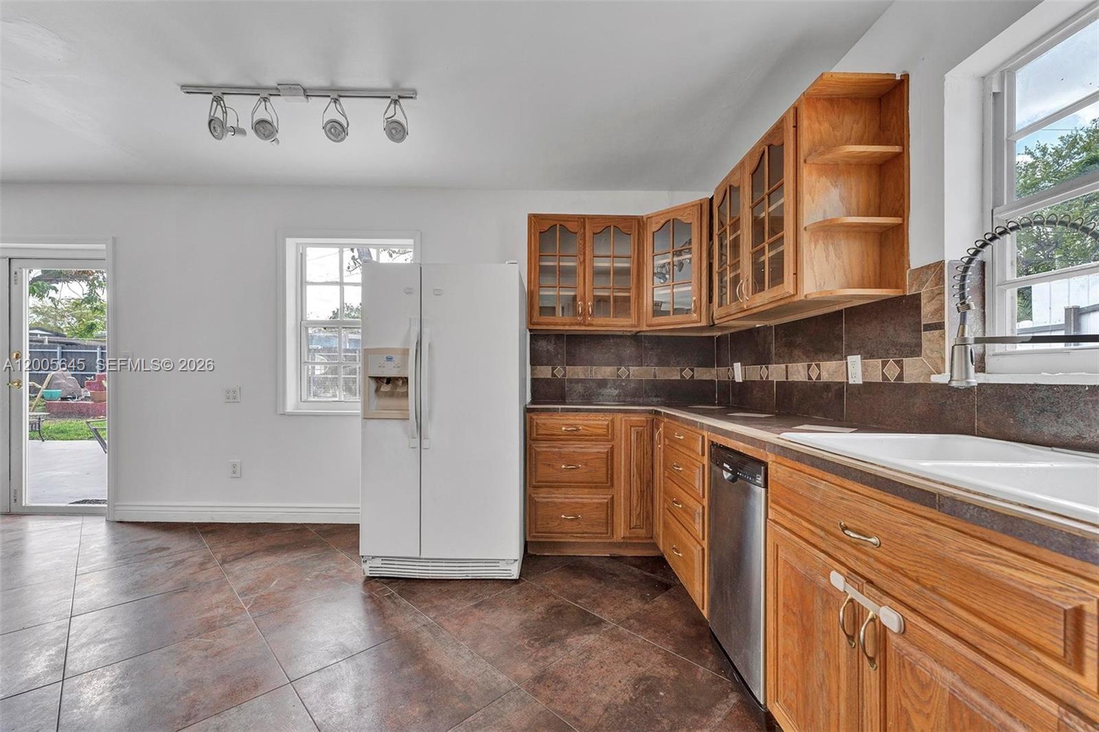 9750 Southwest 74th Street Miami, FL 33173 - Photo 10 of 35