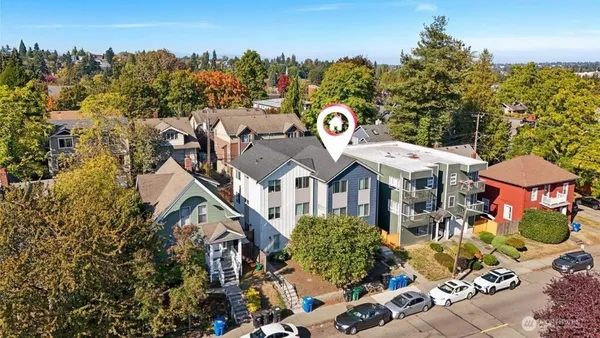 $900,000 | 5257 Brooklyn Avenue Northeast, Seattle, WA 98105