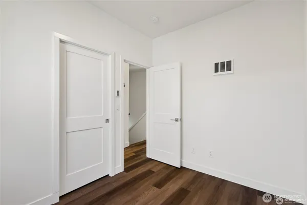 $900,000 | 5257 Brooklyn Avenue Northeast, Seattle, WA 98105