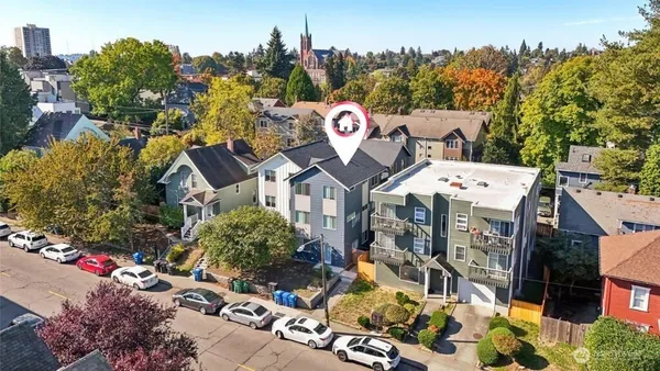$900,000 | 5257 Brooklyn Avenue Northeast, Seattle, WA 98105