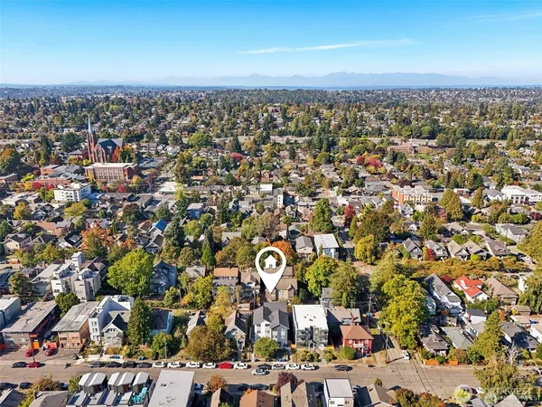 $900,000 | 5257 Brooklyn Avenue Northeast, Seattle, WA 98105