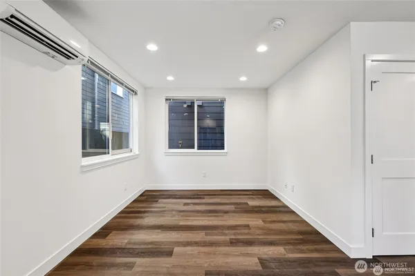 $900,000 | 5257 Brooklyn Avenue Northeast, Seattle, WA 98105