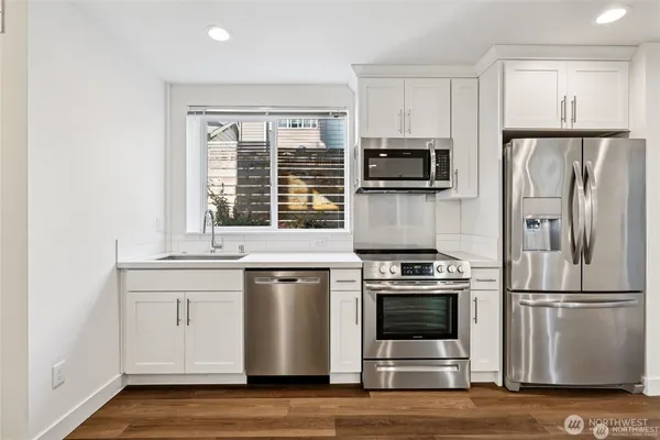 $900,000 | 5257 Brooklyn Avenue Northeast, Seattle, WA 98105
