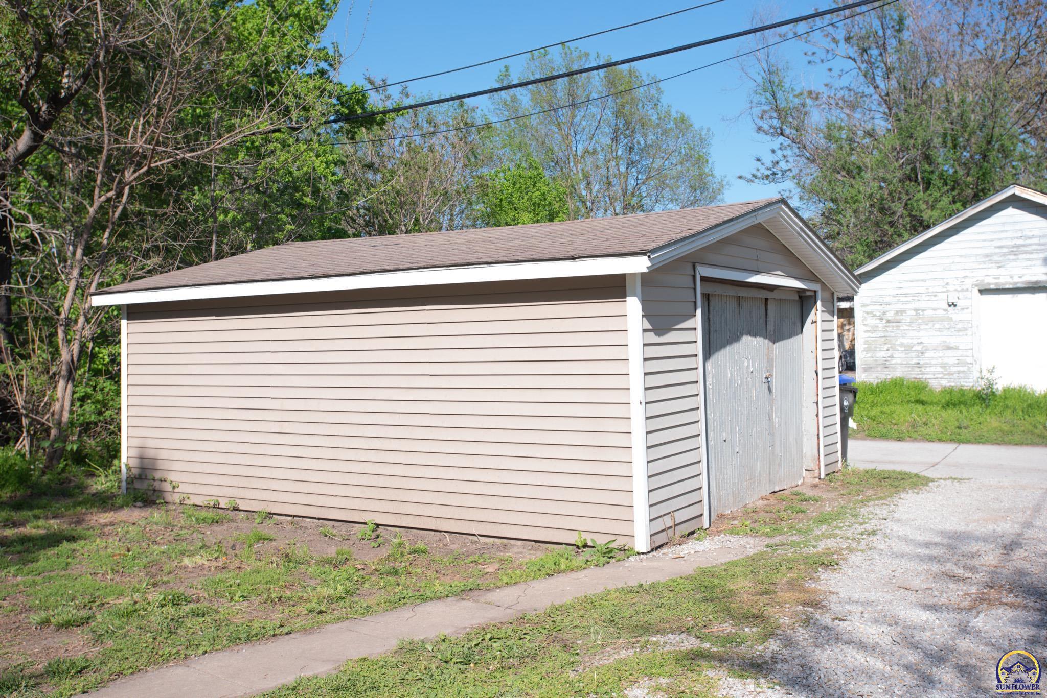 1106 Northwest Jackson Street Topeka, KS 66608 - Photo 19 of 21