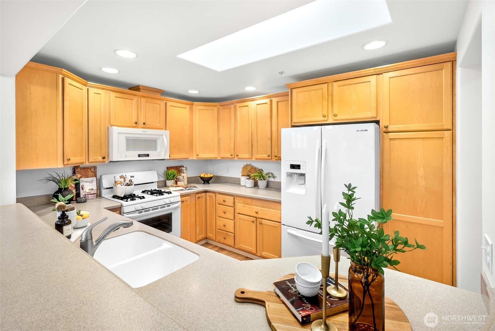 8500 Main Street, Unit F315 Edmonds, WA 98026 - Photo 6 of 20