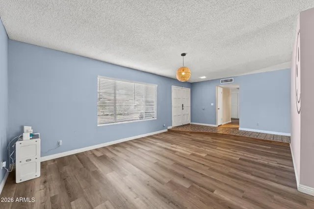 $2,400 | 5203 West Laurie Lane, Glendale, AZ 85302