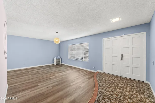 $2,400 | 5203 West Laurie Lane, Glendale, AZ 85302