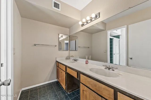 $2,400 | 5203 West Laurie Lane, Glendale, AZ 85302