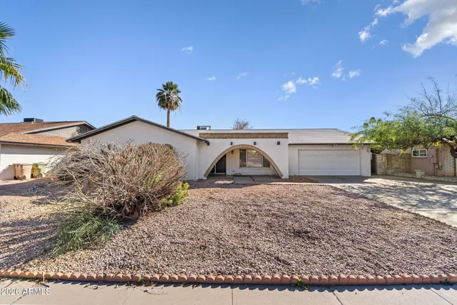 $2,400 | 5203 West Laurie Lane, Glendale, AZ 85302