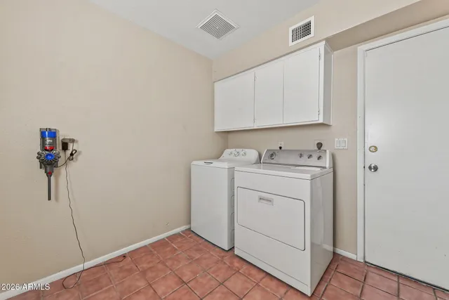 $2,400 | 5203 West Laurie Lane, Glendale, AZ 85302