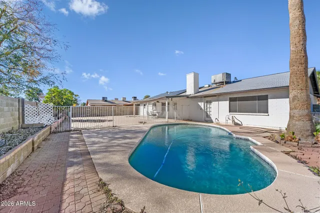 $2,400 | 5203 West Laurie Lane, Glendale, AZ 85302