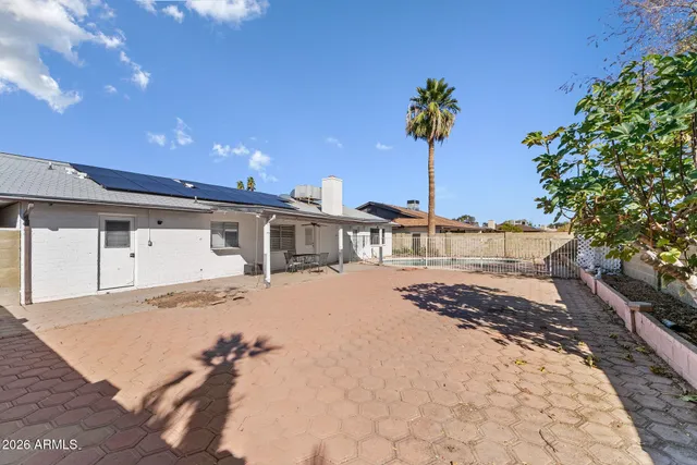 $2,400 | 5203 West Laurie Lane, Glendale, AZ 85302