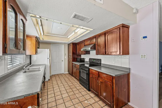 $2,400 | 5203 West Laurie Lane, Glendale, AZ 85302