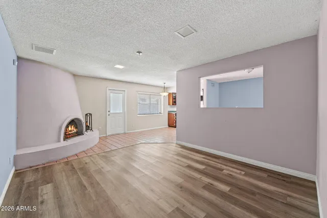 $2,400 | 5203 West Laurie Lane, Glendale, AZ 85302