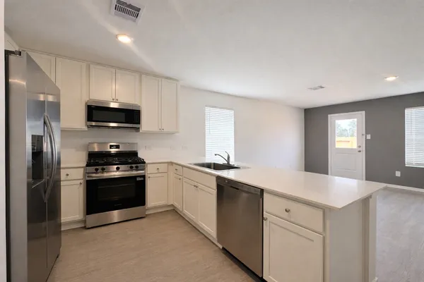 $1,850 | 15679 Plum Brk Drive, Conroe, TX 77303