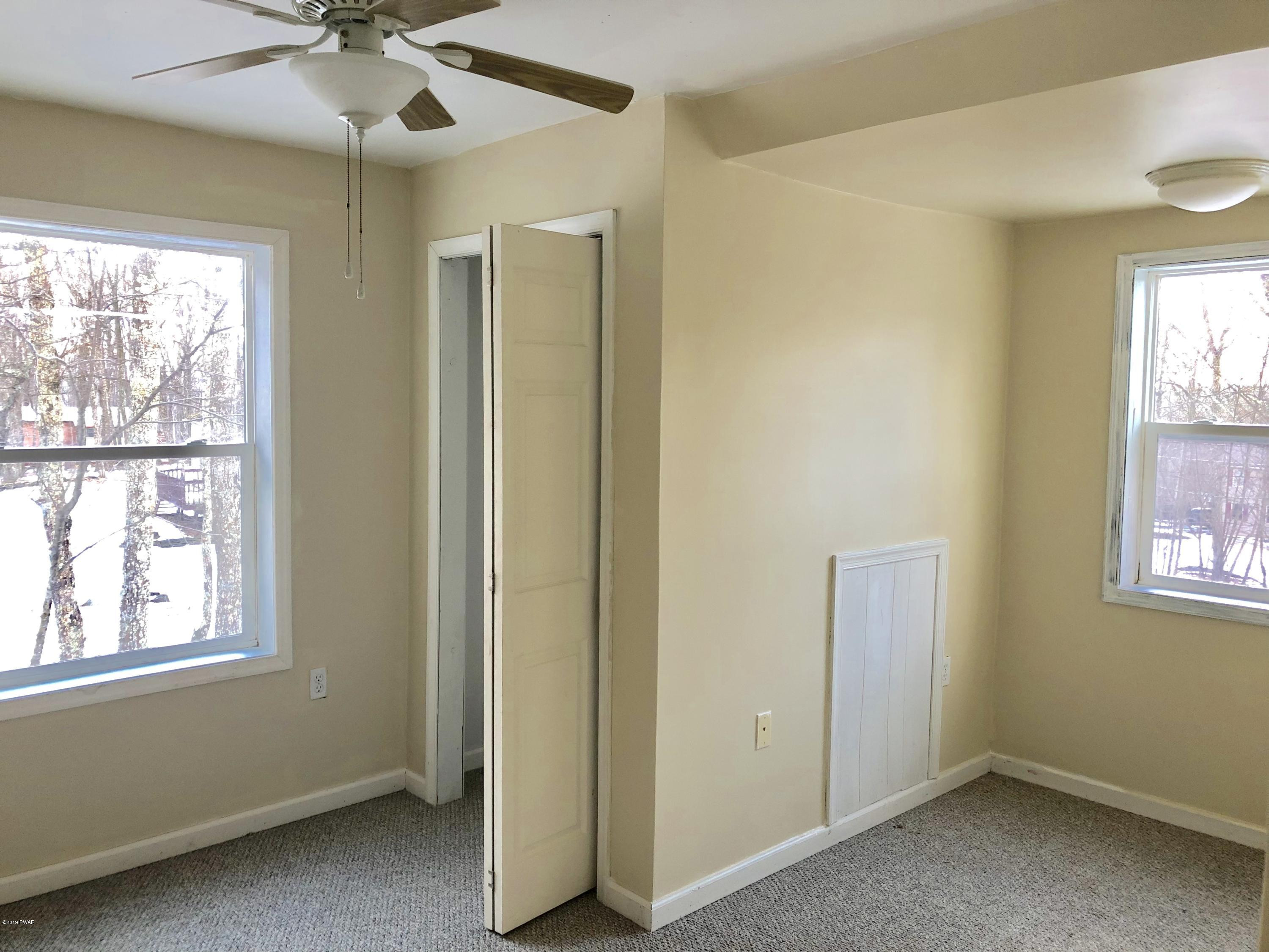 594 Woodcock Road Bushkill, PA 18324 - Photo 4 of 10
