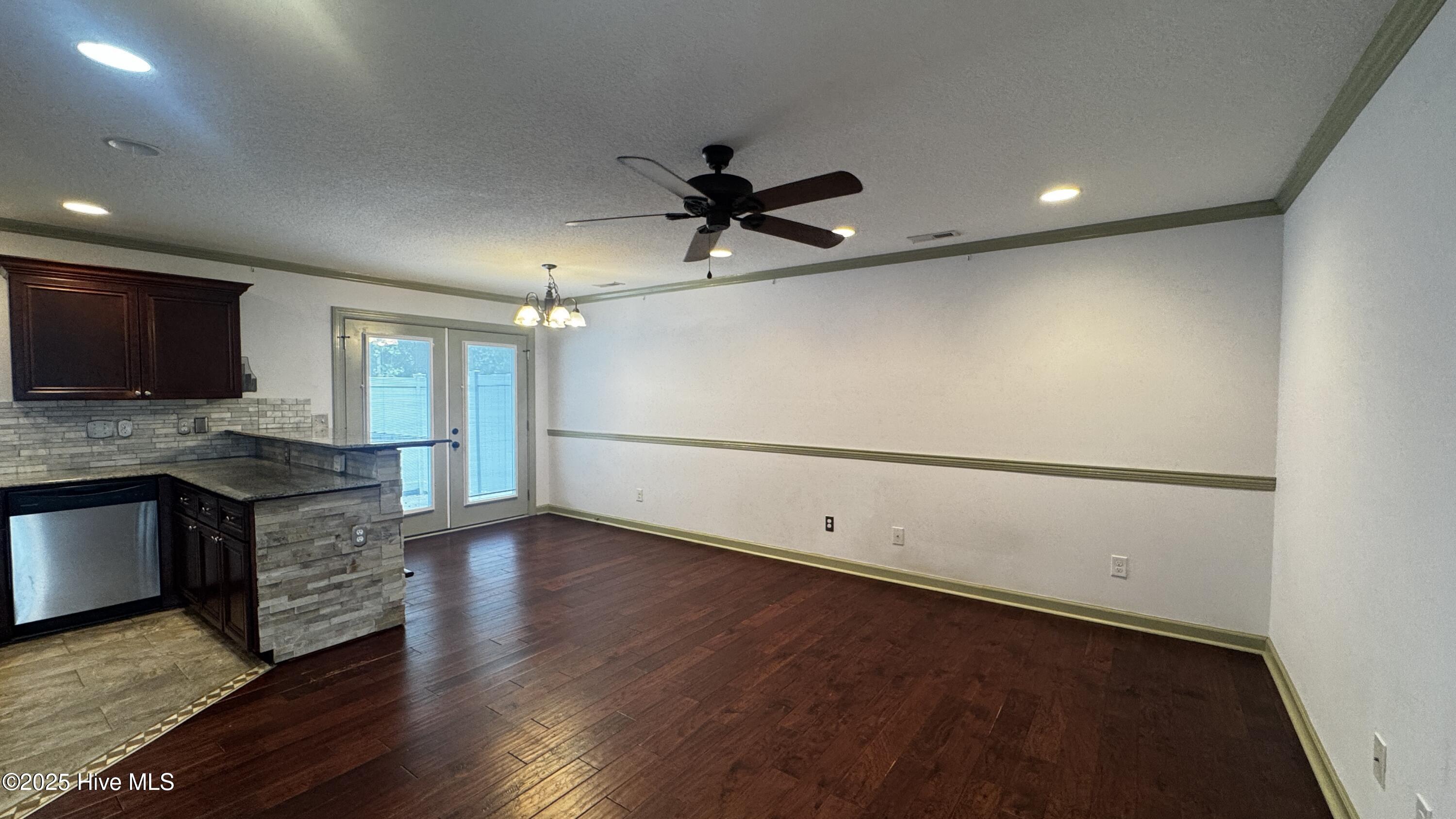 206 Kenan Loop Jacksonville, NC 28546 - Photo 5 of 17 IMG_7705