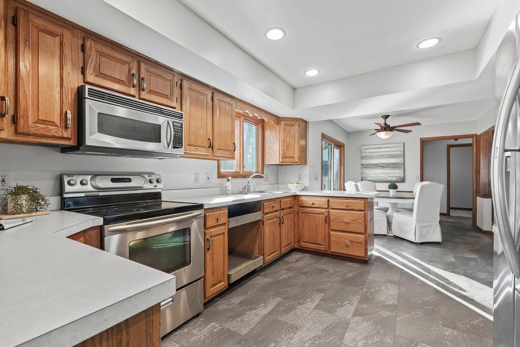 546 Clotts Road Columbus, OH 43230 - Photo 14 of 41 Kitchen
