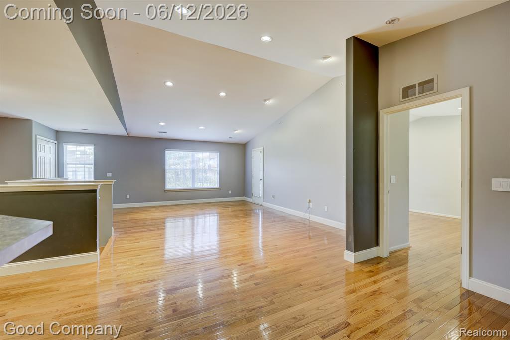 29941 Fox Run Circle Warren, MI 48092 - Photo 6 of 35