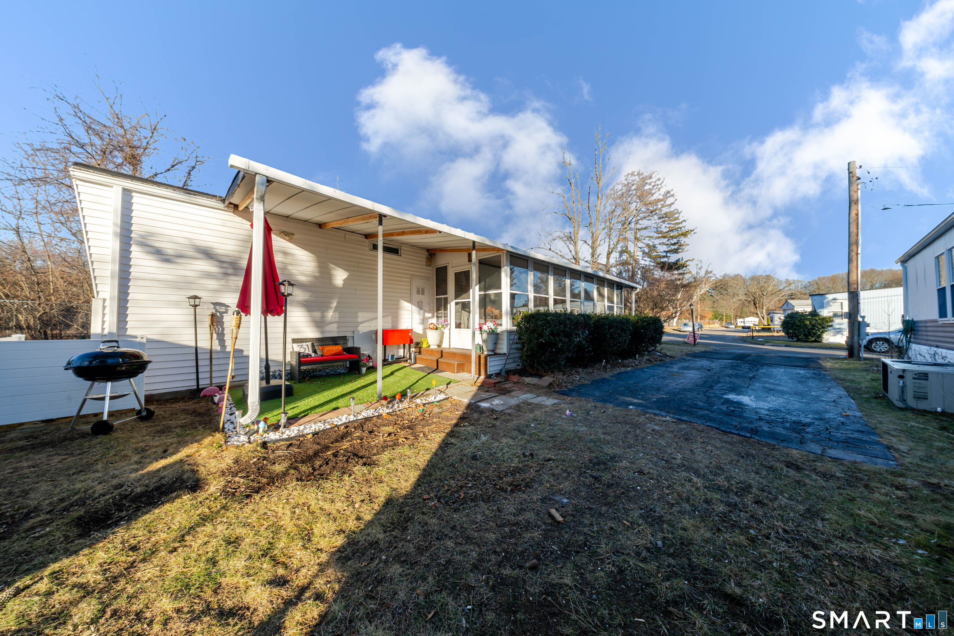 a view of a house with a yard