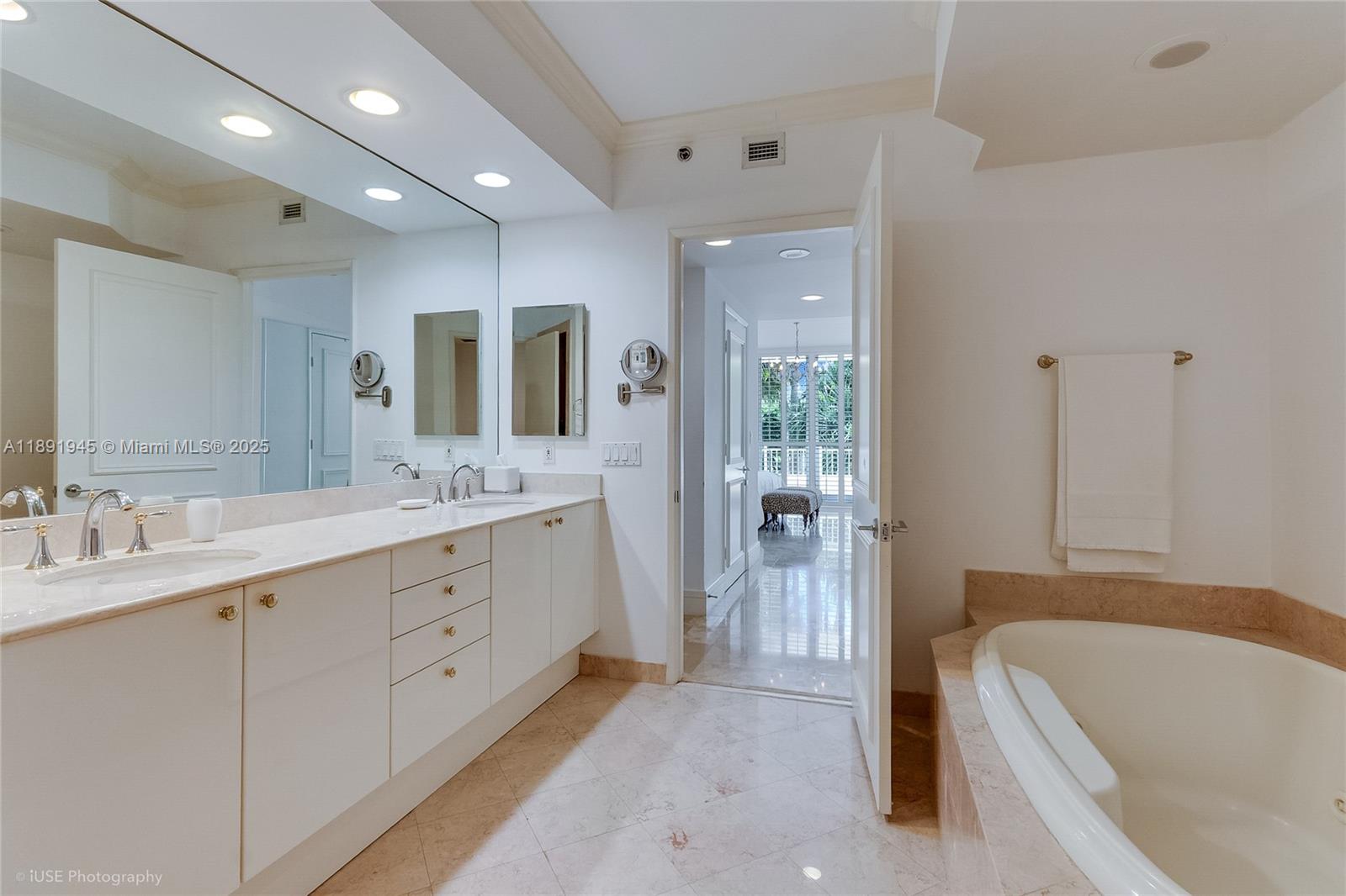 791 Crandon Boulevard, Unit 303 Key Biscayne, FL 33149 - Photo 9 of 25