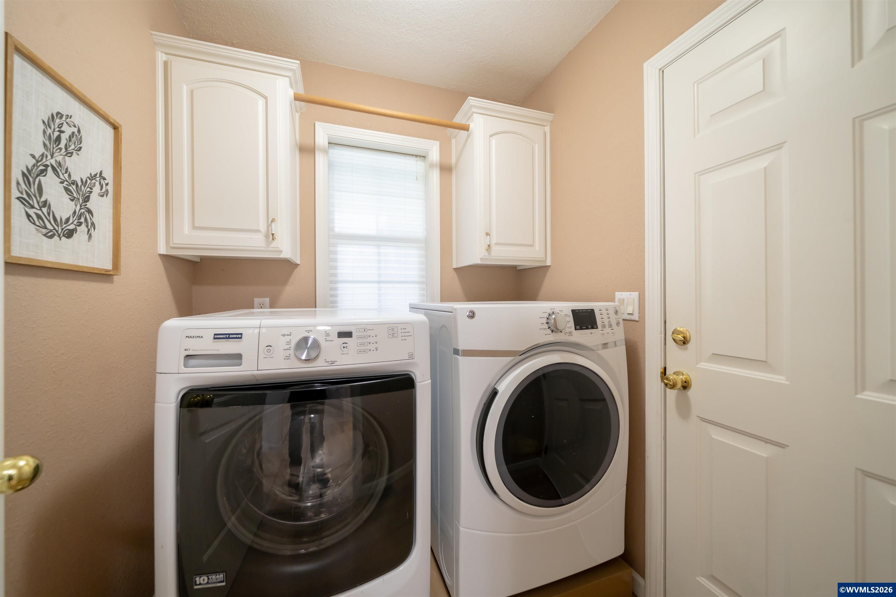312 Southwest Cascade Meadow Drive Sublimity, OR 97385 - Photo 27 of 42 a utility room with dryer and washer
