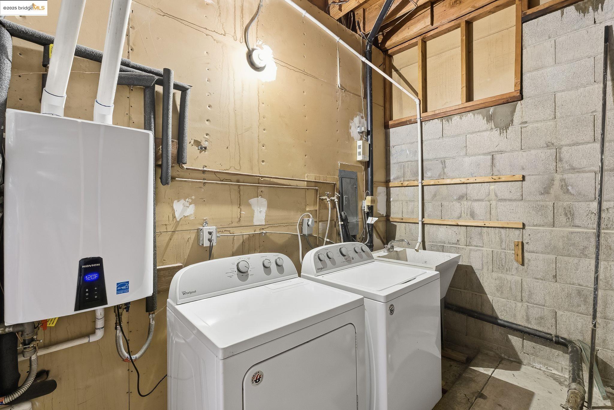 2 Sereno Circle Oakland, CA 94619 - Photo 35 of 42 a utility room with dryer and washer