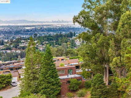 a picture of a bench in front of a mirror