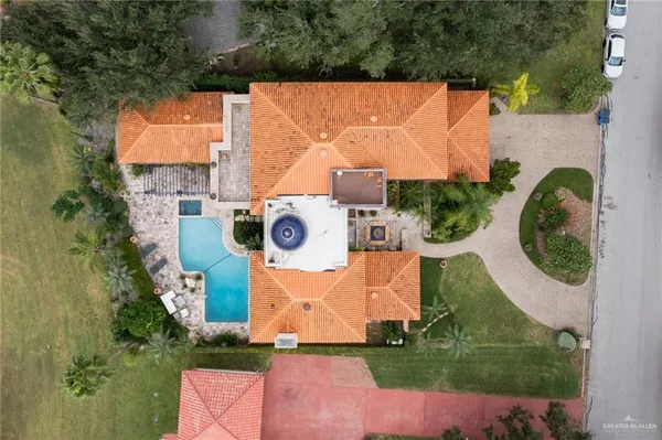 an aerial view of a house with outdoor space and lake view