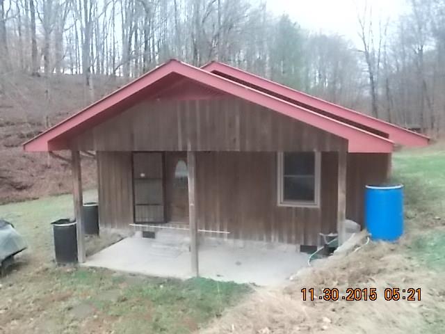 671 Tucker Road Lafayette, TN 37083 - Photo 7 of 20 a front view of a house