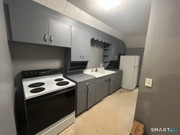 $1,800 | 108 Maplewood Avenue, West Hartford, CT 06119