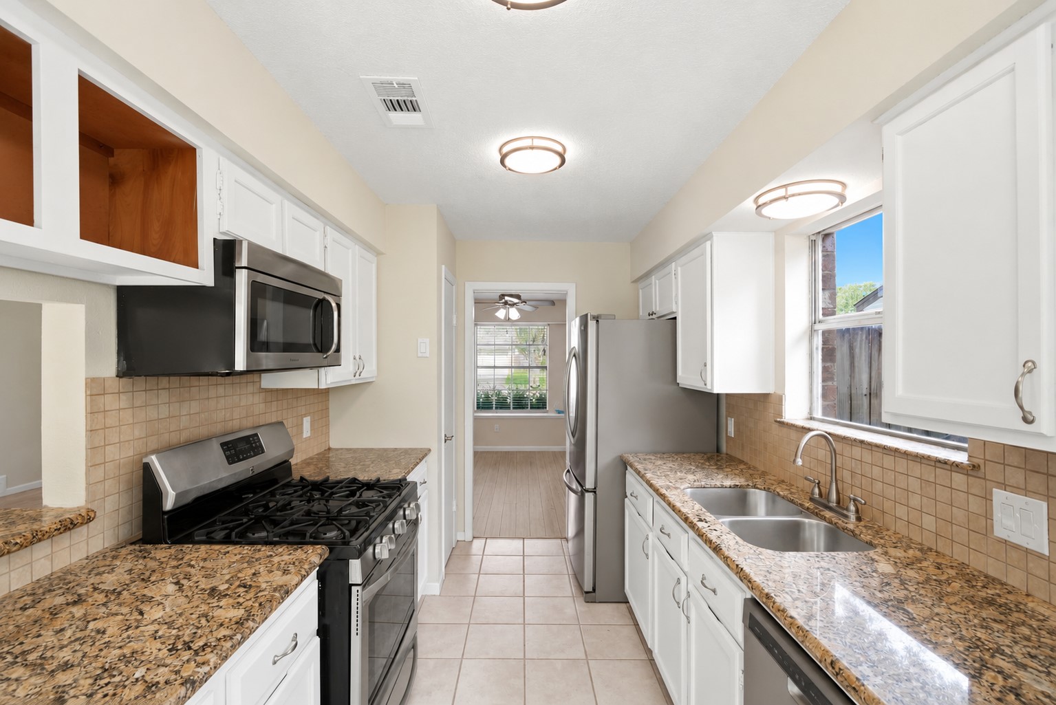 18607 Hiddenbay Way Spring, TX 77379 - Photo 14 of 32 Gallery Image 14