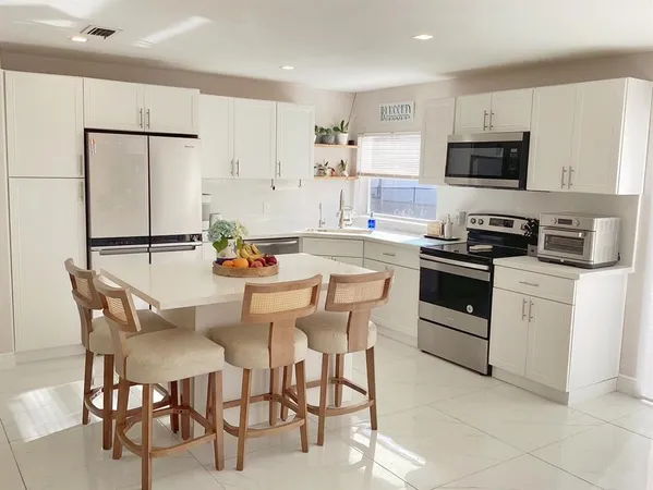 $4,900 | 621 Lakeshore Terrace, Davie, FL 33325