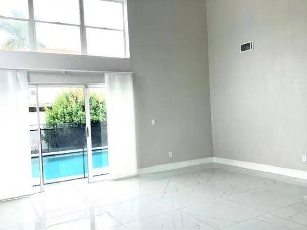 $4,900 | 621 Lakeshore Terrace, Davie, FL 33325