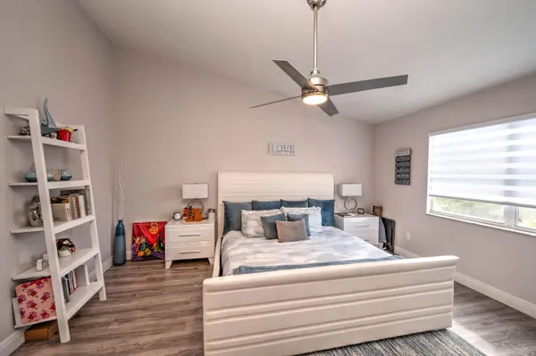 $4,500 | 621 Lakeshore Terrace, Davie, FL 33325