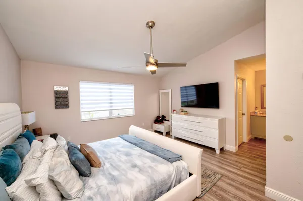 $4,500 | 621 Lakeshore Terrace, Davie, FL 33325