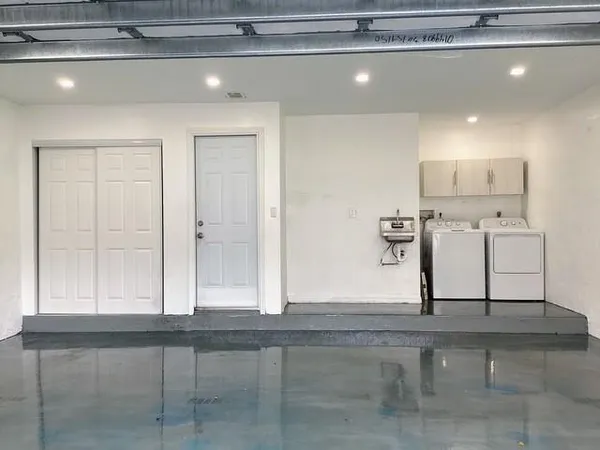 $4,900 | 621 Lakeshore Terrace, Davie, FL 33325