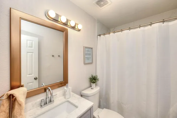 $4,500 | 621 Lakeshore Terrace, Davie, FL 33325