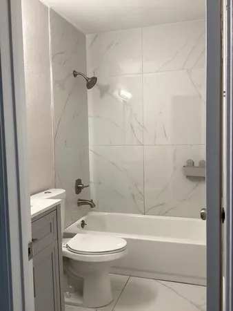 $4,500 | 621 Lakeshore Terrace, Davie, FL 33325