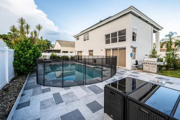 $4,500 | 621 Lakeshore Terrace, Davie, FL 33325