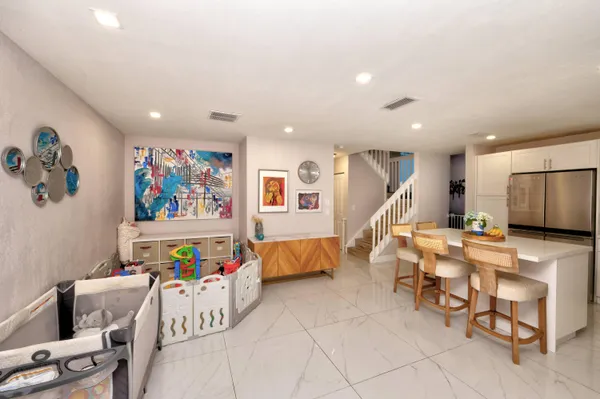 $4,900 | 621 Lakeshore Terrace, Davie, FL 33325