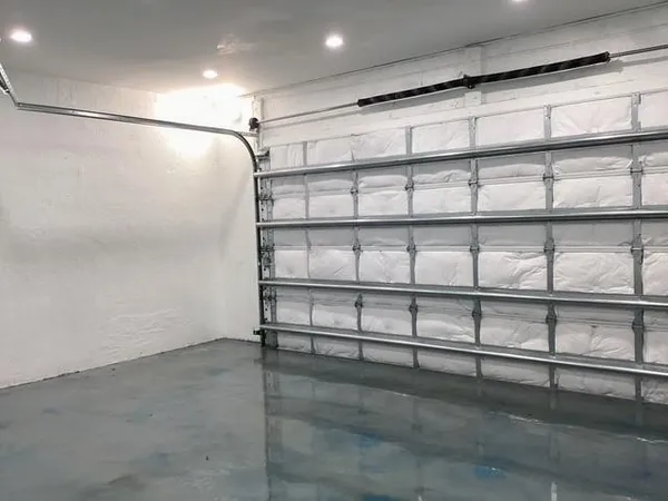 $4,900 | 621 Lakeshore Terrace, Davie, FL 33325