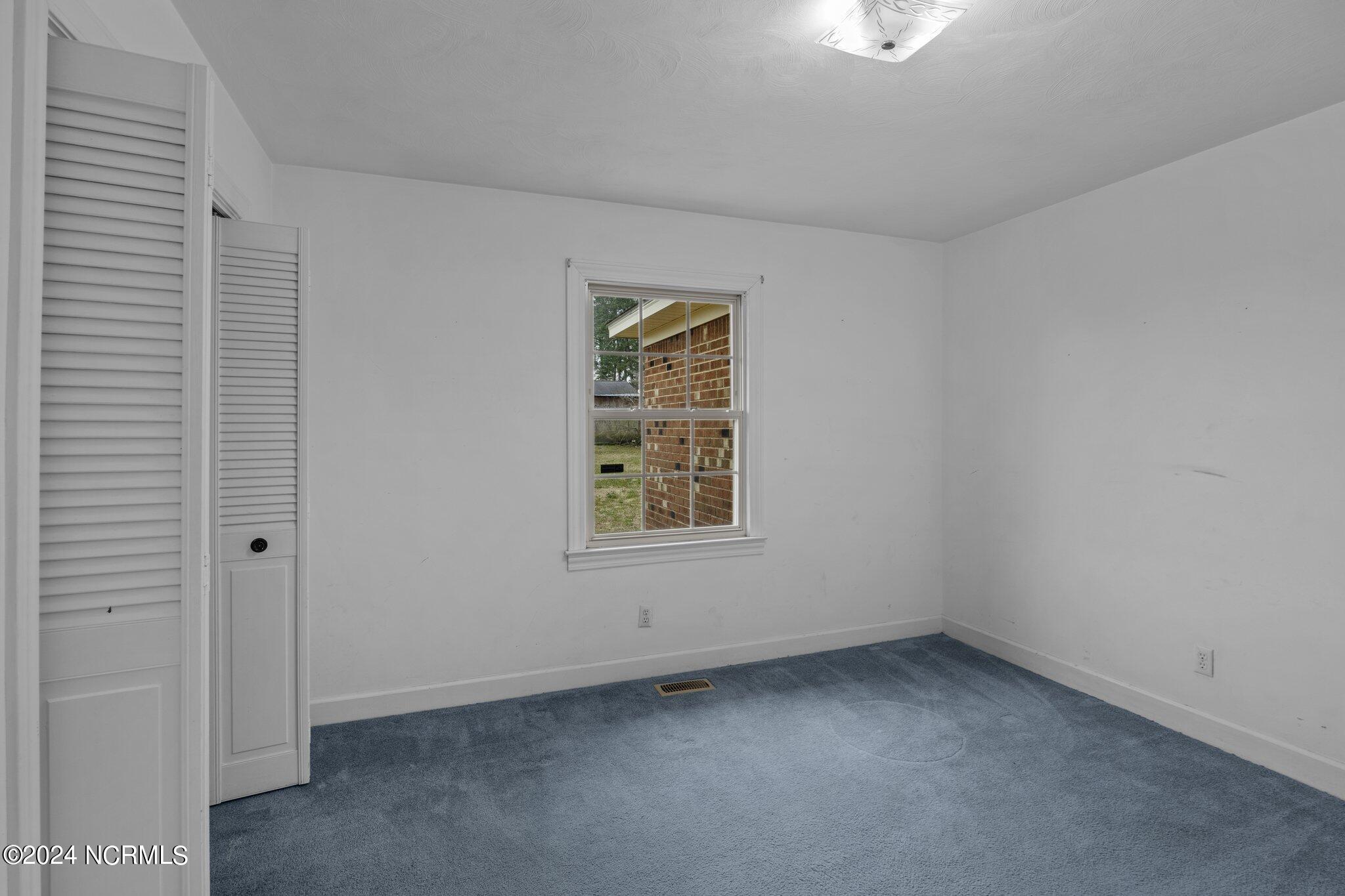 1041 Oakview Road Williamston, NC 27892 - Photo 23 of 42 23-web-or-mls-470A7449