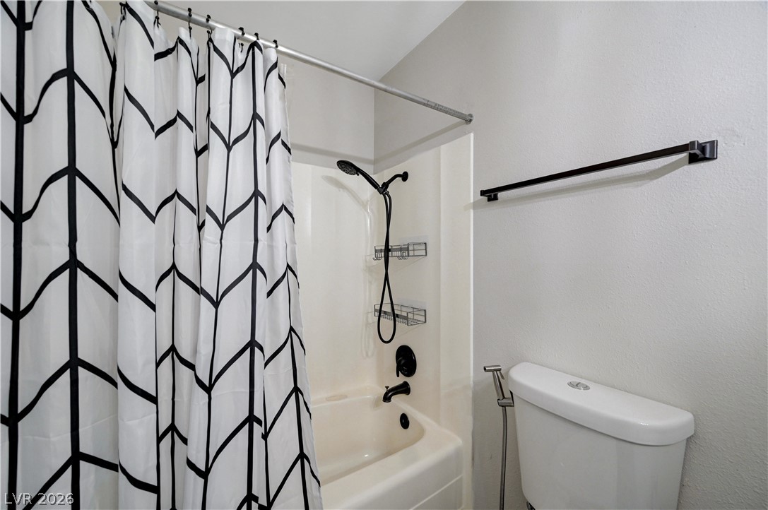 1331 Pinto Road Boulder City, NV 89005 - Photo 31 of 46 A well-maintained tub-shower combination offers a refreshing retreat within this bathroom.