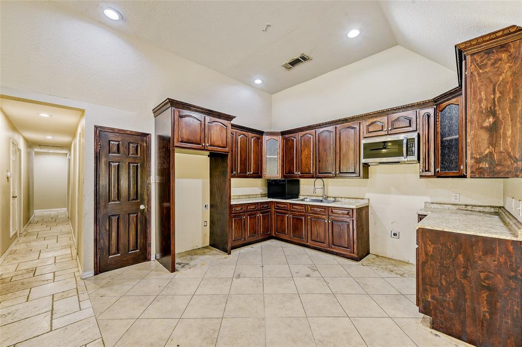 11350 County Road 377 Terrell, TX 75161 - Photo 8 of 24 a kitchen with stainless steel appliances granite countertop a refrigerator and a stove top oven