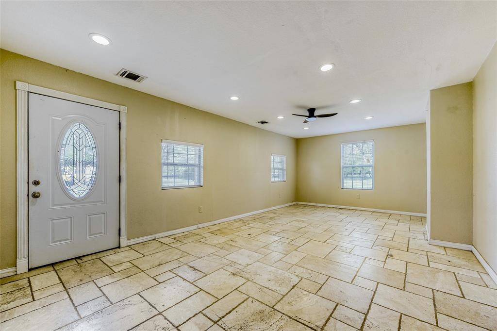 11350 County Road 377 Terrell, TX 75161 - Photo 9 of 24 a view of an empty room
