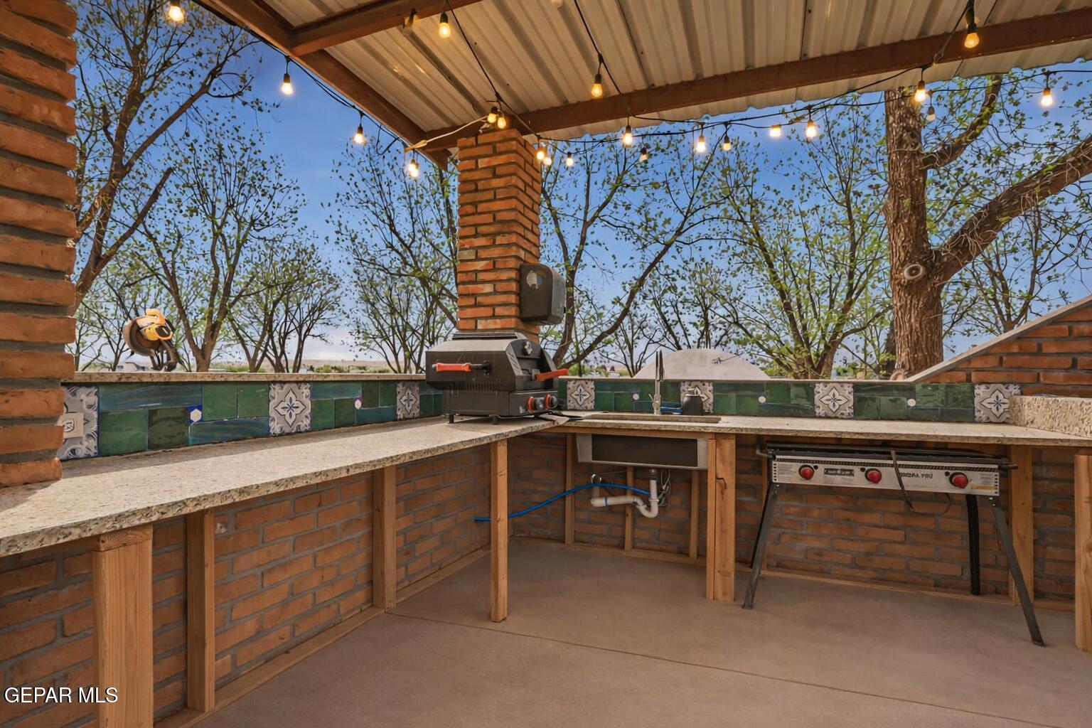 617 Wallace Road Anthony, NM 88021 - Photo 41 of 65 a view of a chair and tables in the patio