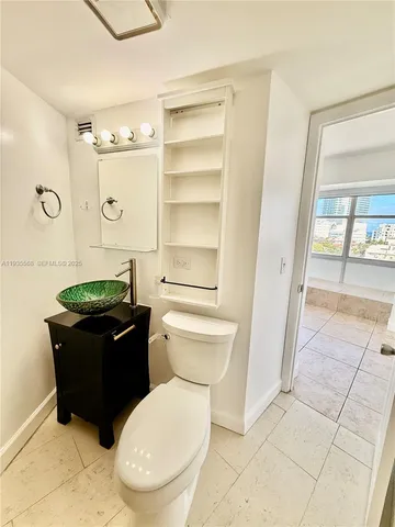 $3,200 | 1881 Washington Avenue, Unit 8D, Miami Beach, FL 33139