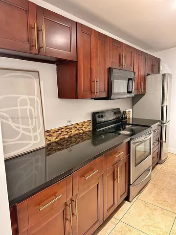 $3,200 | 1881 Washington Avenue, Unit 8D, Miami Beach, FL 33139