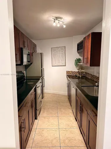 $3,200 | 1881 Washington Avenue, Unit 8D, Miami Beach, FL 33139